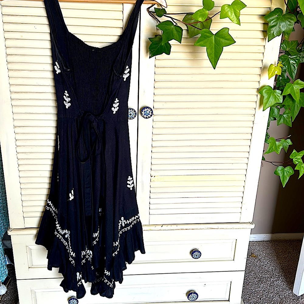 J.GEE Embroidered Dress - Picture 4 of 5